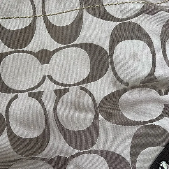 Authentic Coach Hobo Signature shoulder bag. Needs cleaning, no major wear. - Picture 3 of 15